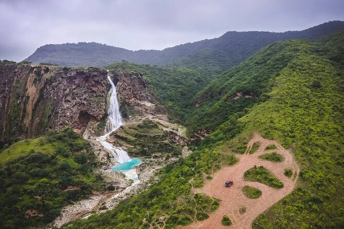 East & West Salalah Combination Tour - Darbat Waterfall, Mughsail - Explore the Surroundings