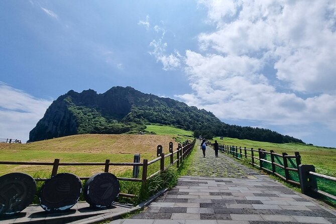 Eastern Jeju Highlights Day Trip - Location and Ratings