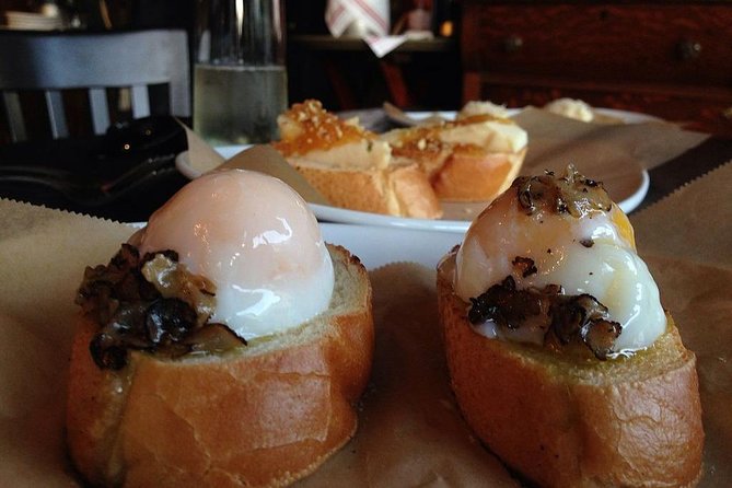 Eat Like a Local: 3-hour Venice Small-Group Food Tasting Walking Tour - Visiting a Historic Venetian Bar