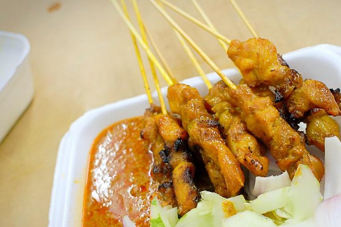 Eat Like a Local: Kuala Lumpur Hawker Center and Street Food Tour by Night - Meeting and Pickup Details