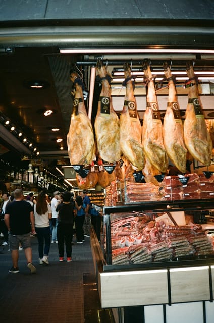 Eat Like a Parisian With a Local Guide - Indulging in the Sweetness of Popelini