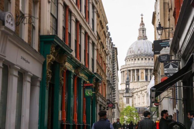 Eating London: Heart Of The City Food Tour - Included Beverages and Desserts