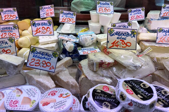 Eating Milan Street Food Tour With Guided Tasting and Sightseeing - Sampling Northern Italian Specialties