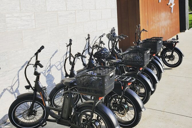 Ebike Rental Ride Electric in Niagara-On-The-Lake Explore and Tour - Niagara-on-the-Lake Surroundings Exploration