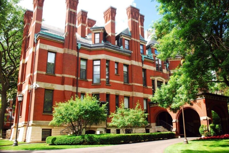 Echoes of Elegance: Chicago's Architectural Splendors - Exploring Chicagos Iconic Addresses