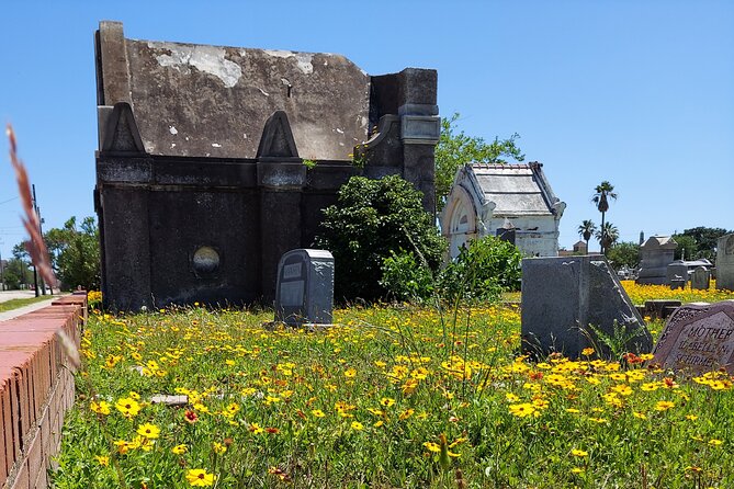 Echoes of the Ages: Secrets of Galvestons Broadway Cemetery. - Paranormal Whispers and Legends