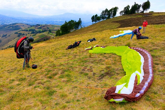 Ecuador Paragliding Baños - Capturing the Paragliding Memories
