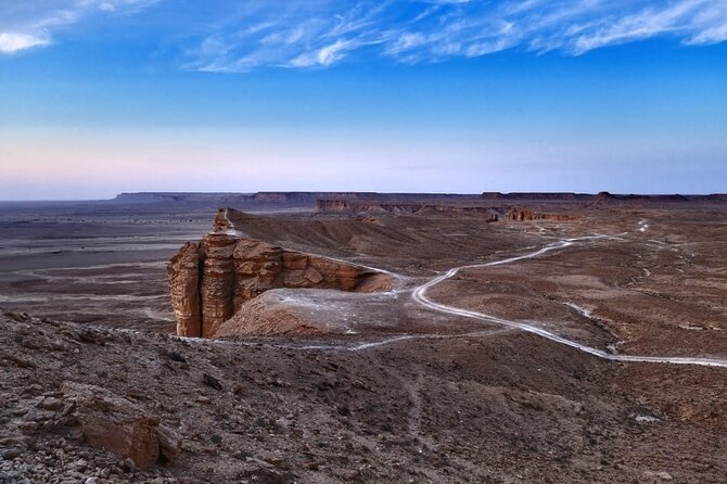 Edge of the World Tour Including Dinner and Hike From Riyadh - Key Points