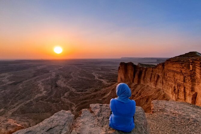 Edge of the World Tour Including Dinner and Hike From Riyadh - Cancellation Policy