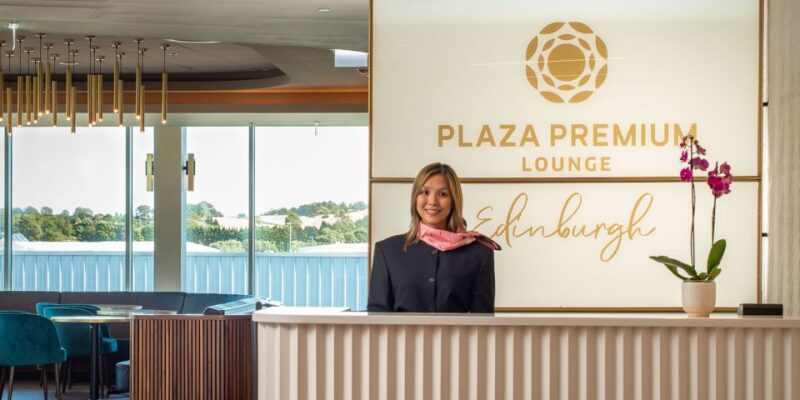EDI Edinburgh Airport: Plaza Premium Lounge - Relaxation and Work Environment