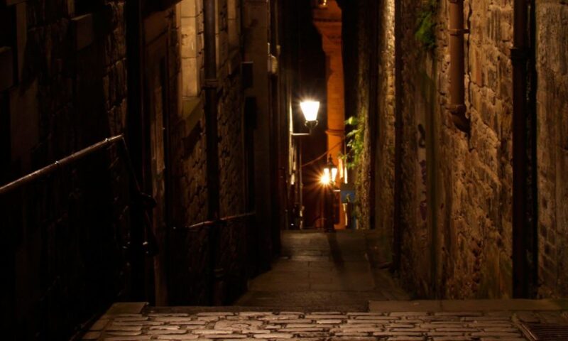 Edinburgh: 2-Hour Ghost Tour in Spanish - Experience Highlights