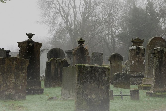 Edinburgh 2 Hour Nighttime Ghost Tour Italian Tour Guide - Inclusions and Accessibility