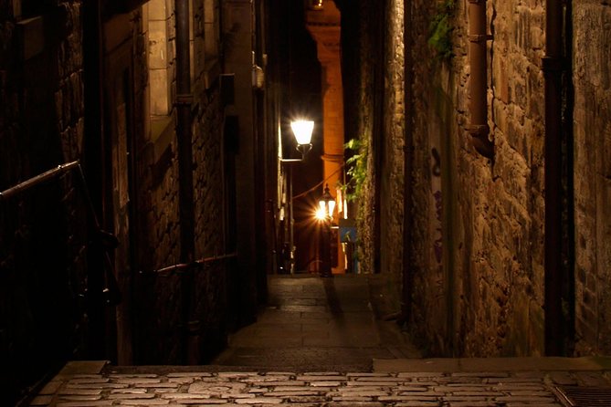 Edinburgh 2 Hour Nighttime Ghost Tour Italian Tour Guide - Cancellation Policy and Pricing
