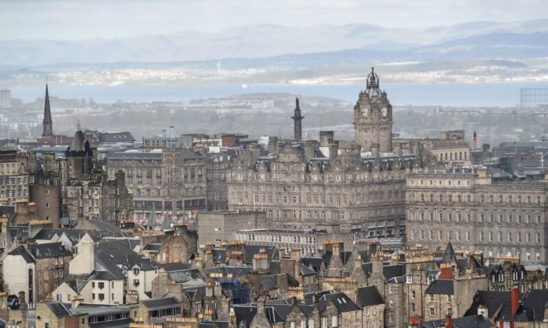 Edinburgh: 3-Hour Historical Walking Tour in Italian - Tour Highlights