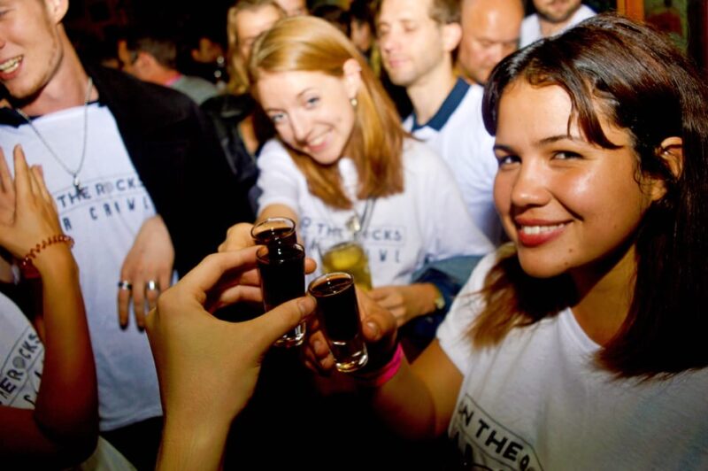 Edinburgh Bar Crawl: 5+ Venues, Free Shots, Free Club Entry - Social Interaction