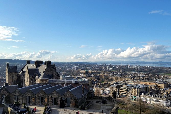 Edinburgh Castle Guided Walking Tour in English - Highlights of the Walking Tour
