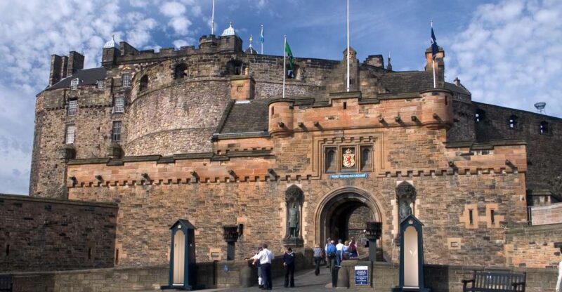 Edinburgh Castle: Guided Walking Tour With Entry Ticket - Experience Highlights
