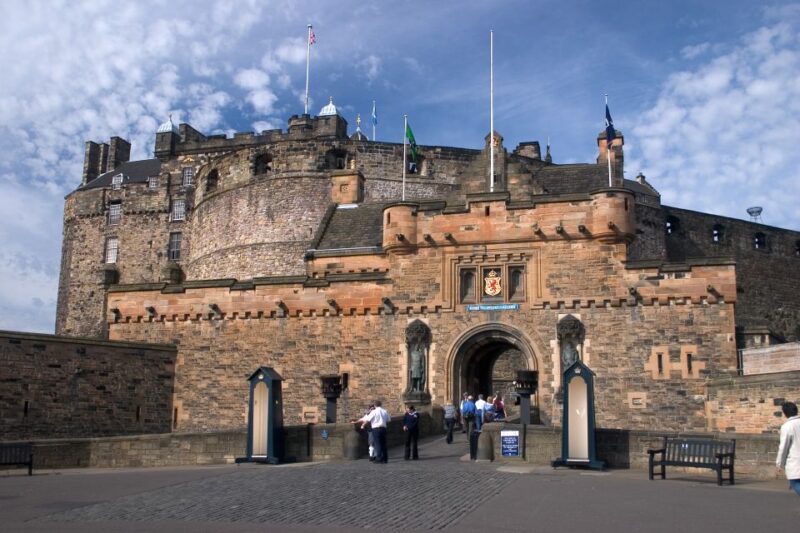 Edinburgh Castle: Guided Walking Tour With Entry Ticket - Tour Structure and Accessibility