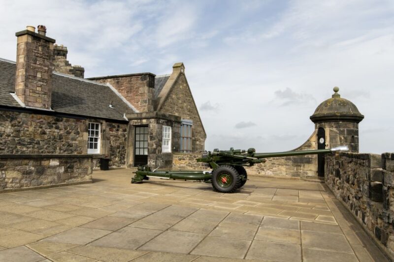 Edinburgh Castle: Guided Walking Tour With Entry Ticket - Languages and Meeting Point