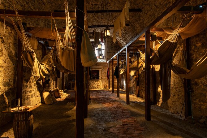 Edinburgh Castle: Guided Walking Tour With Entry Ticket - Tour Group Size and Confirmation