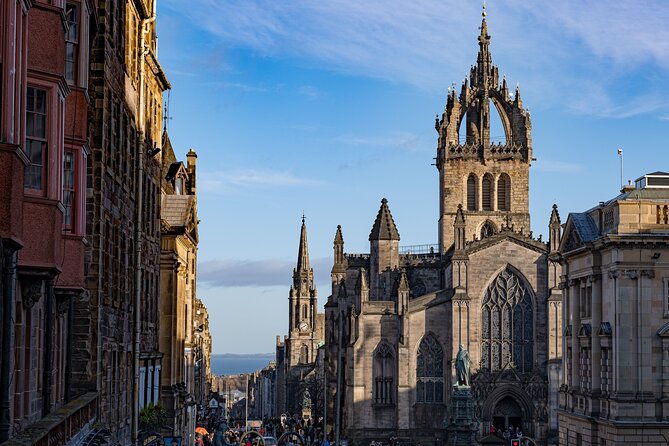 Edinburgh Castle: Guided Walking Tour With Entry Ticket - Castle Grounds and Outdoor Experience