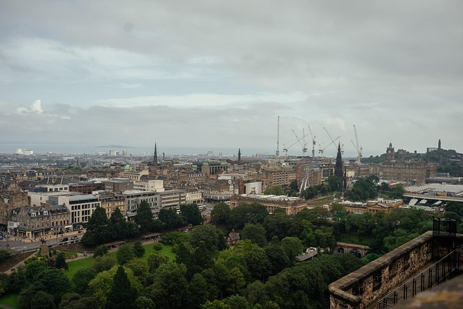 Edinburgh Castle PRIVATE TOUR With Ticket & Guide Included - Personalized Attention From Expert Guides