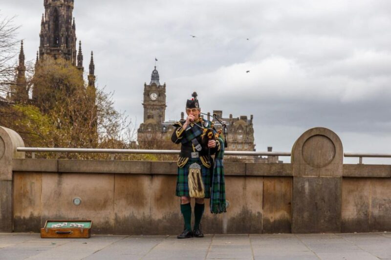 Edinburgh Castle Walking Tour With Skip-The-Line Access - National War Museum