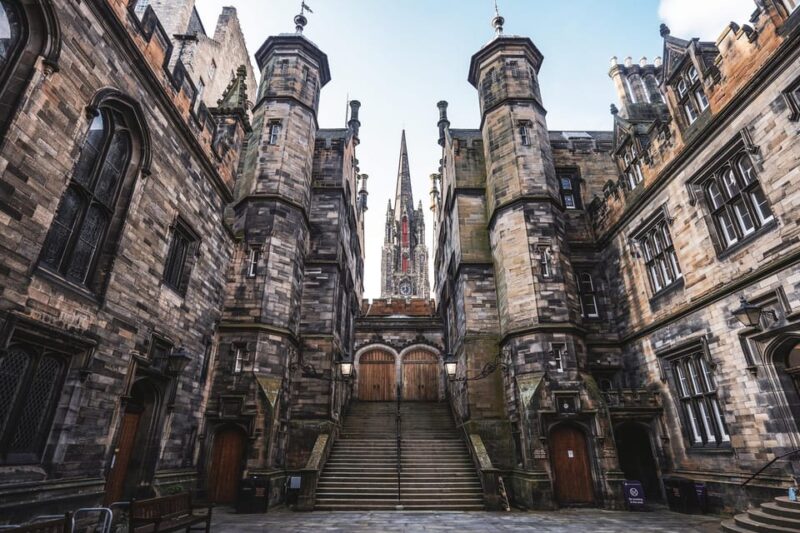 Edinburgh Center/Royal Mile: One Day Audio Tour Experience - Language Options