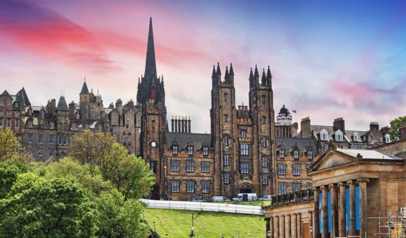 Edinburgh Center/Royal Mile: One Day Audio Tour Experience - Navigation and Preparation