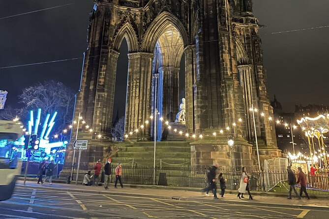 Edinburgh: Christmas Tour, Gingerbread Included - Capturing the Holiday Atmosphere