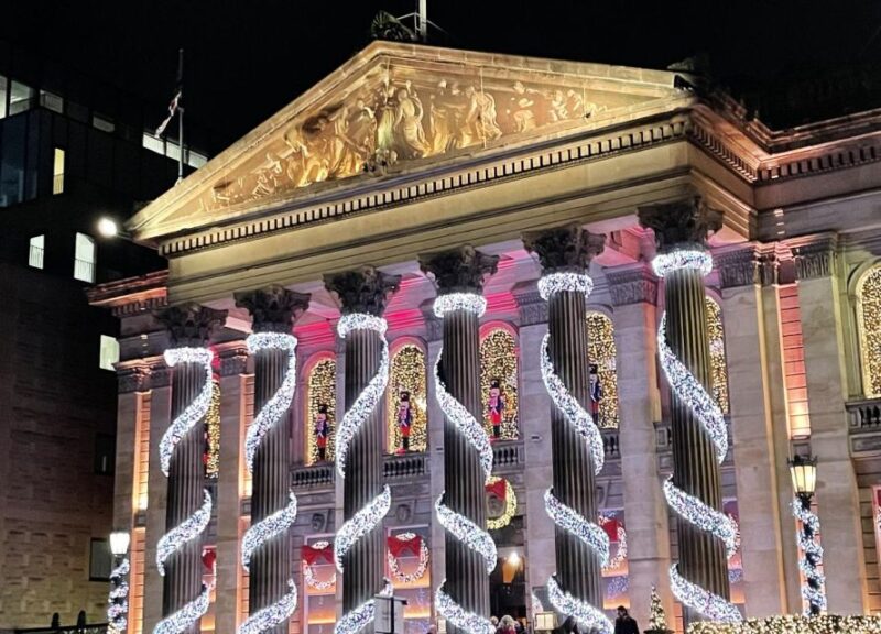 Edinburgh: Christmas Walking Tour With Gingerbread Treat - Tour Highlights