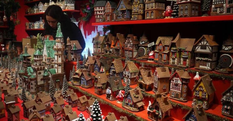 Edinburgh: Christmas Walking Tour With Gingerbread Treat - Inclusions