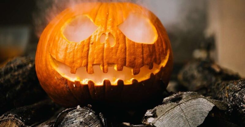 Edinburgh: Dark Secrets of the Old Town Halloween Tour - Historical Insights