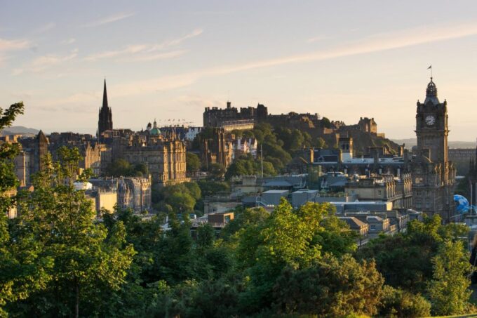 Edinburgh: Express Walk With a Local in 60 Minutes - Maximize Exploration in 60 Minutes