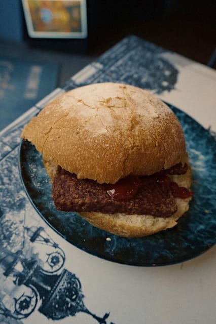 Edinburgh Fest Food Tour - Guided Tour and Street Food
