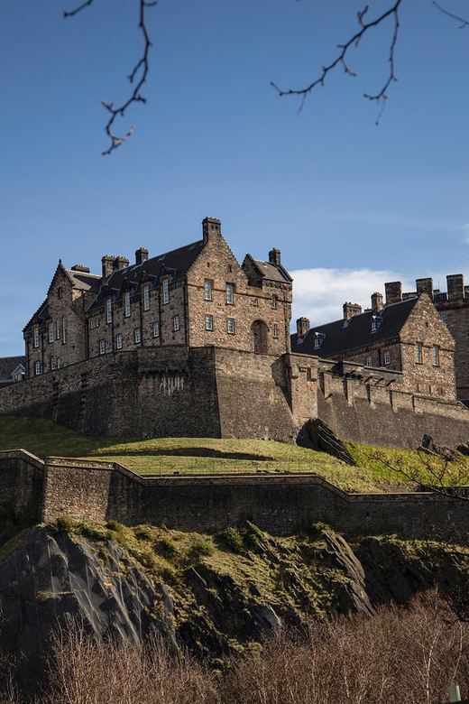 Edinburgh: Full-Day Walking Tour With Castle Included - Tour Experience