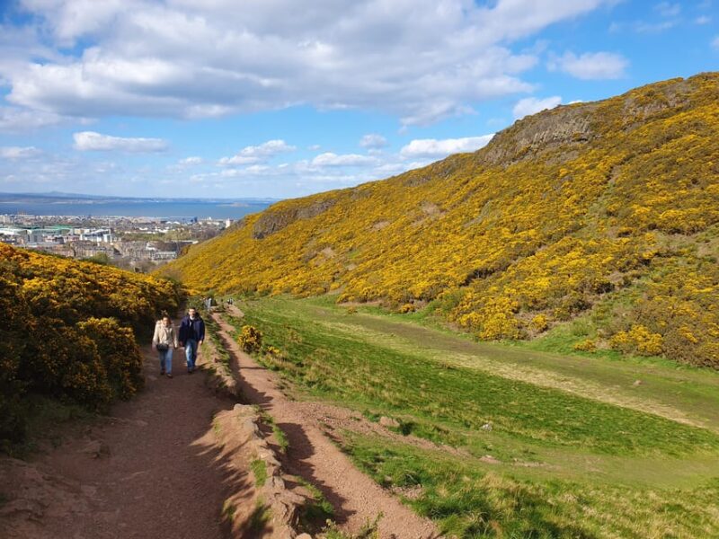 Edinburgh: Guided Arthurs Seat Hike - Itinerary Highlights