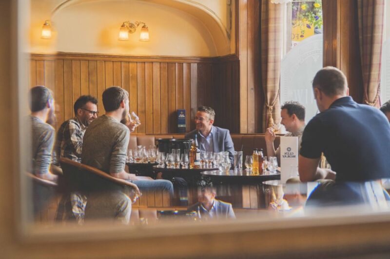 Edinburgh: Guided Whisky Tasting & Walking Tour - Itinerary Details