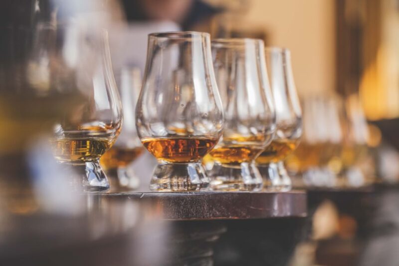 Edinburgh: Guided Whisky Tasting & Walking Tour - Meeting Point