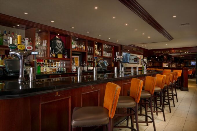 Edinburgh: Hard Rock Cafe With Set Menu for Lunch or Dinner - Rock and Roll Memorabilia