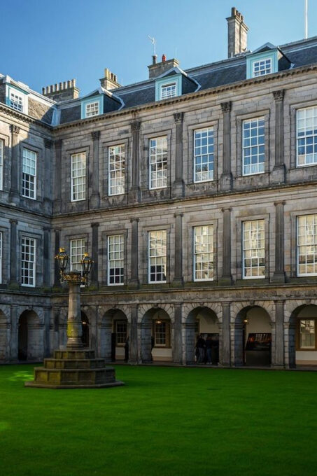 Edinburgh: Harry Potter Tour & Palace of Holyrood Entry - Tour Duration and Availability