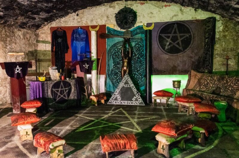 Edinburgh: Haunted Underground Vaults and Graveyard Tour - Key Points
