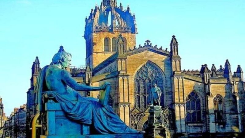 Edinburgh: Heart Of Old Town Private Walking Tour - Tour Experience