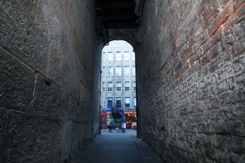 Edinburgh: Historic Underground Vaults Daytime Tour - Participant Details