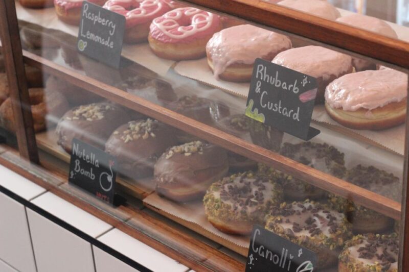 Edinburgh: Holiday Donut Adventure Tour - Itinerary
