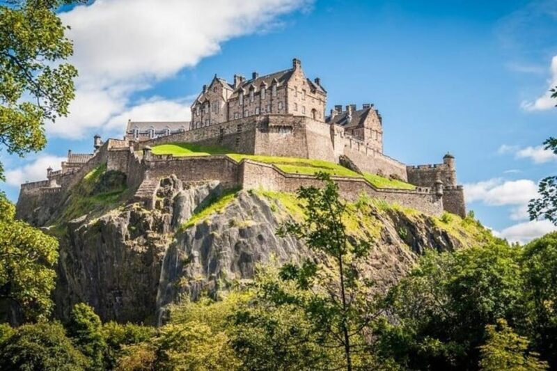 Edinburgh: Must-See Attractions Guided Walking Tour - Experience Features