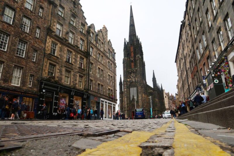 Edinburgh: Must-See In App Audio Tour - Explore Holyroodhouse Palace