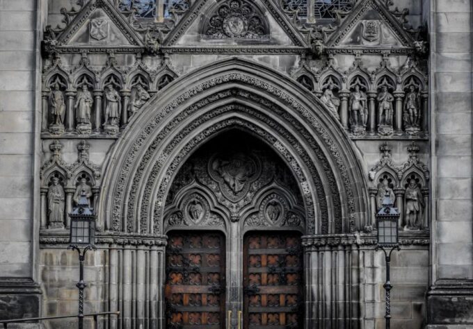 Edinburgh: Must-See In App Audio Tour - Visit John Knoxs House