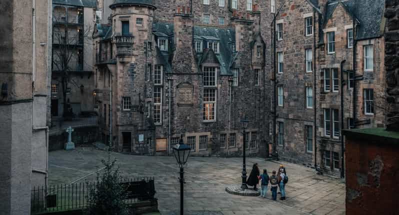 Edinburgh: Old Town Ghost Walking Tour - Participant Information