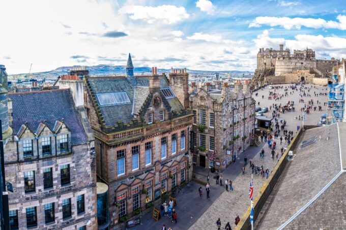 Edinburgh Old Town Highlights Private Guided Walking Tour - Exploring Edinburghs Old Town